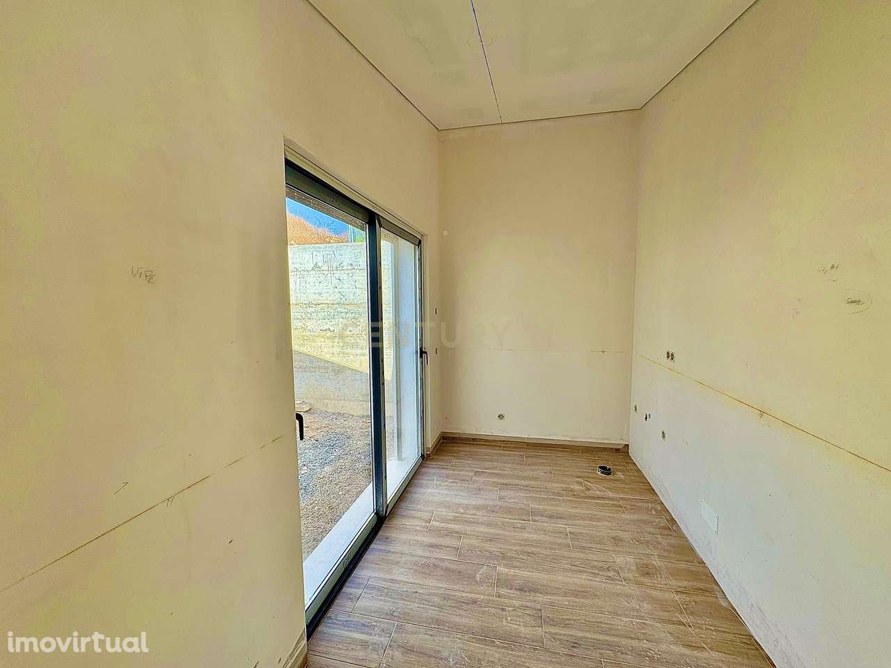 Luxuosa Moradia T4 com Piscina em Localização Privilegiada - Grande imagem: 4/29