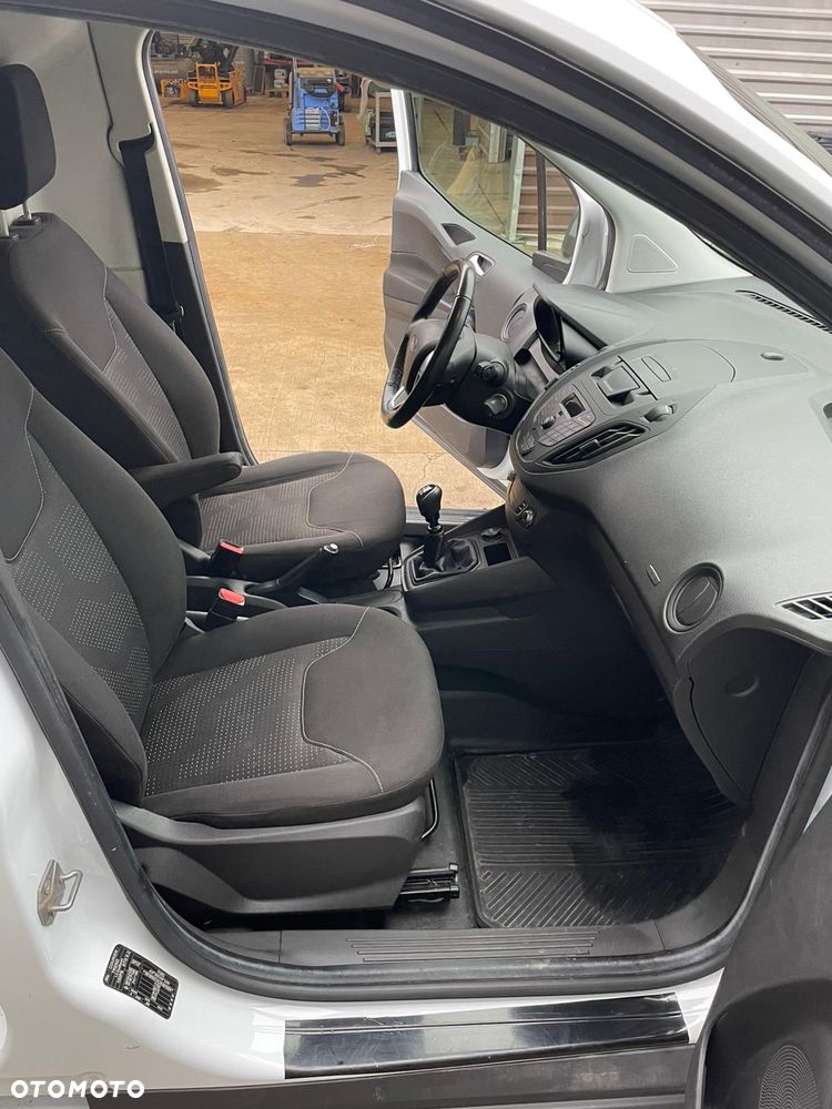 Ford Transit Courier - 8