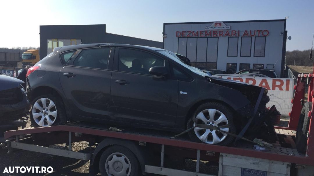 Dezmembram Opel Astra J 1.3 CDTI an fabr 2013 - 1