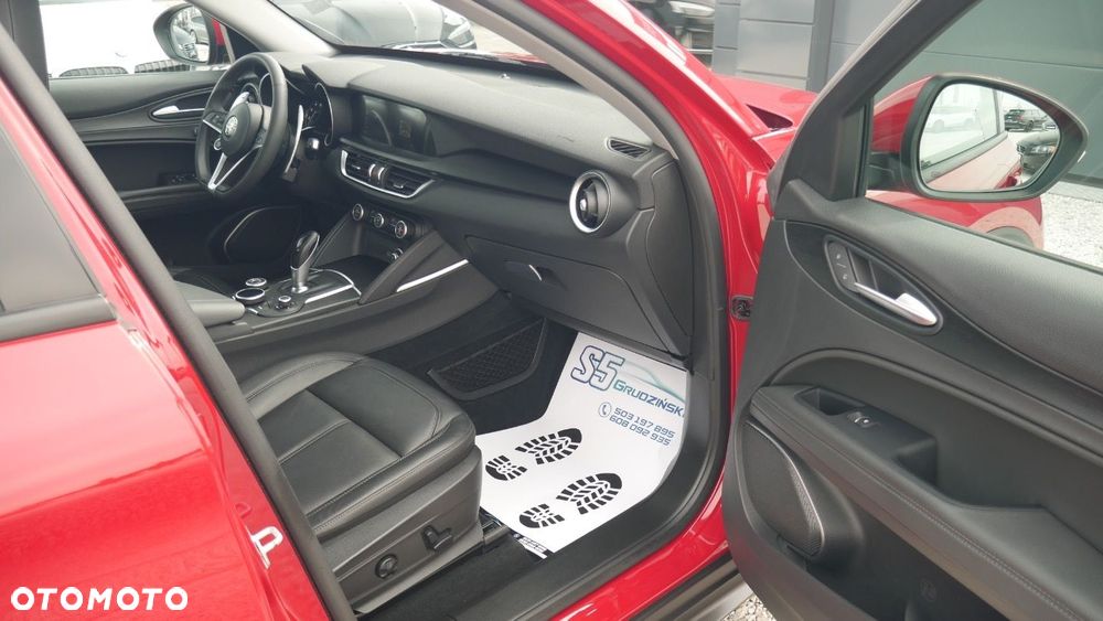 Alfa Romeo Stelvio - 16