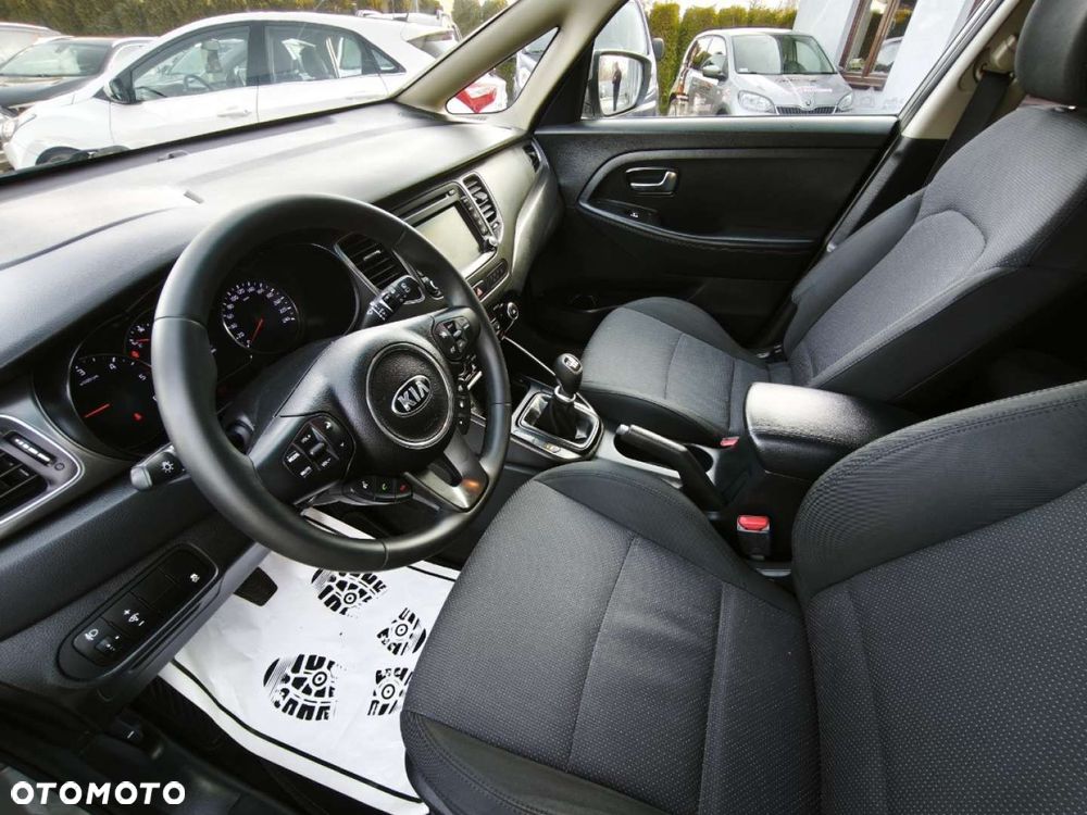 Kia Carens - 7