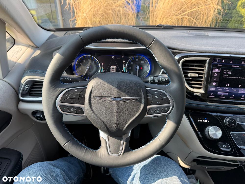 Chrysler Pacifica - 10