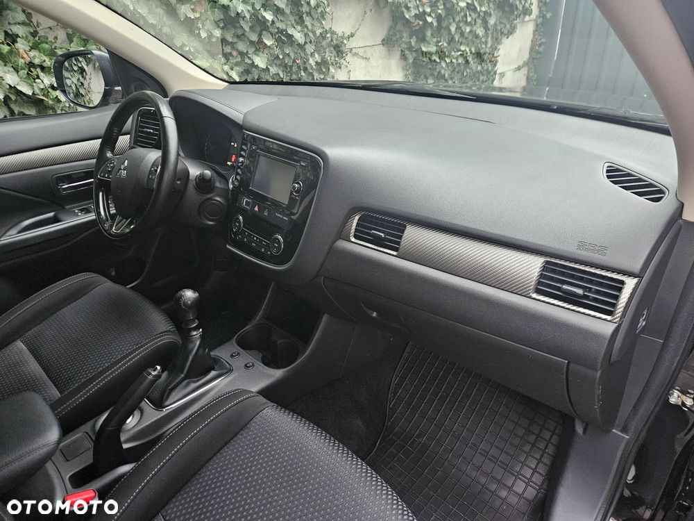 Mitsubishi Outlander 2.2 DI-D 4WD Plus - 19