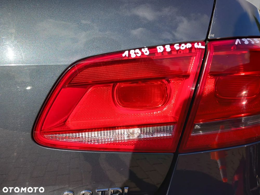 VW PASSAT B7 LAMPA PRAWA TYLNA PRAWY TYŁ W KLAPE SEDAN UK - 2