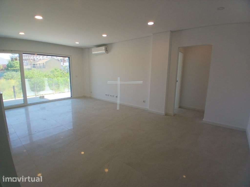 Apartamento T2, com parqueamento para 1 carro e arrecadação - Quint... - Grande imagem: 2/25