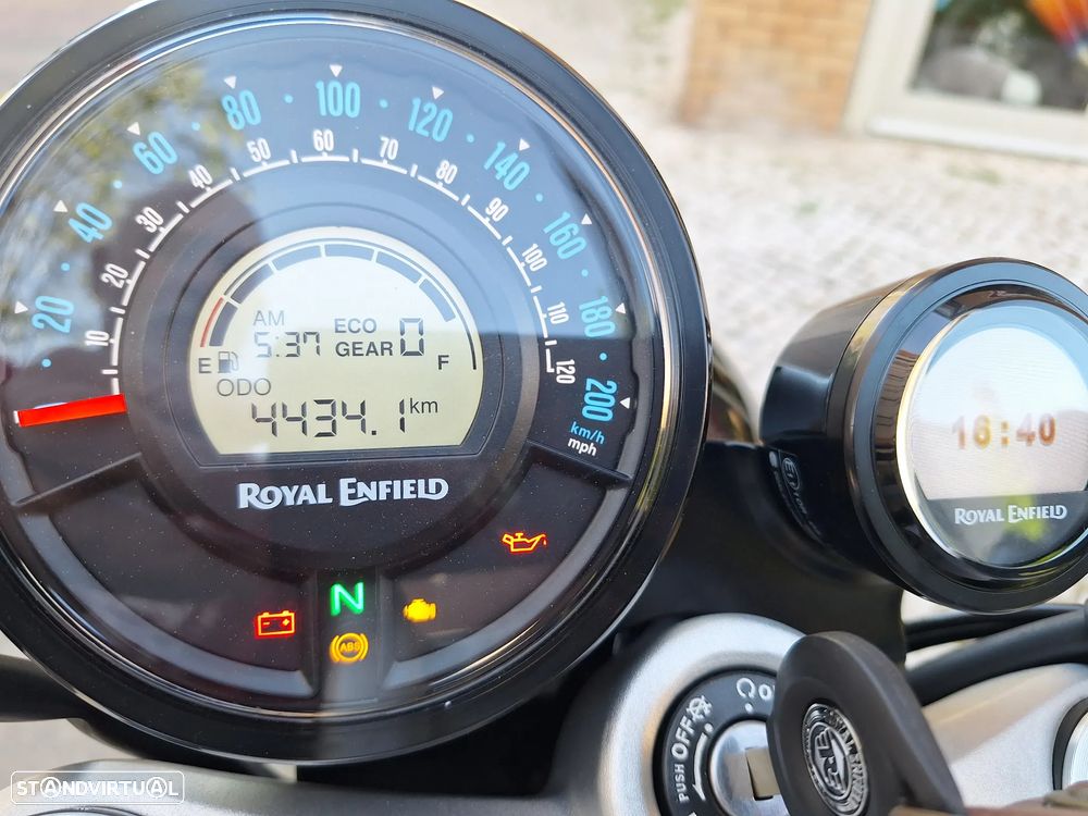 Royal Enfield Super Meteor 650 - 12