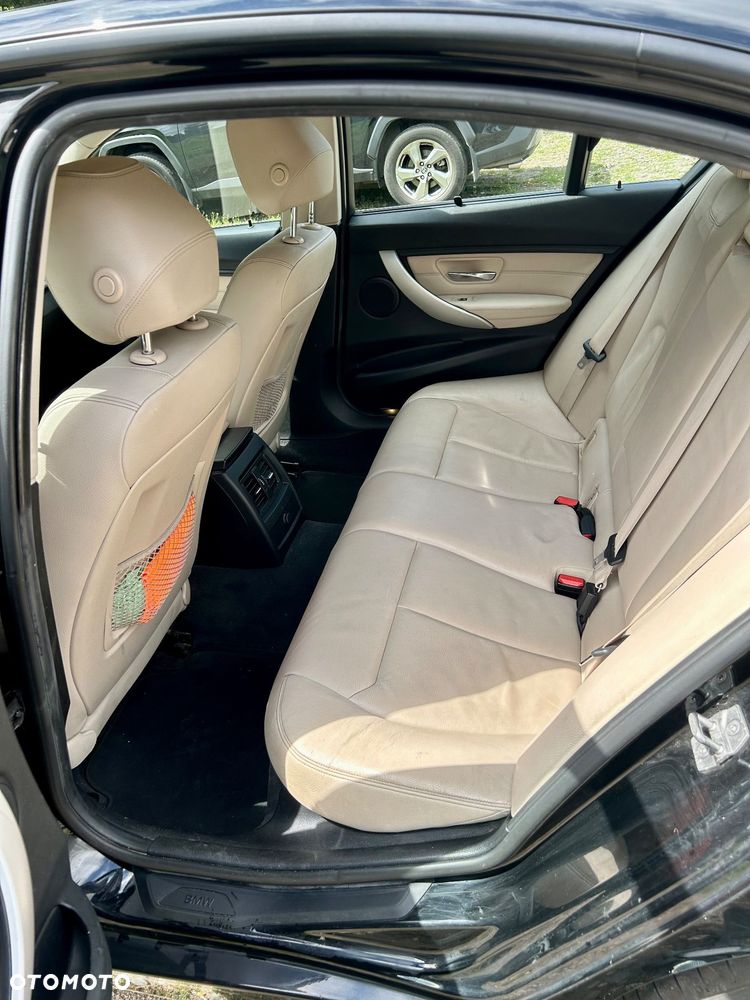 BMW Seria 3 320i - 9