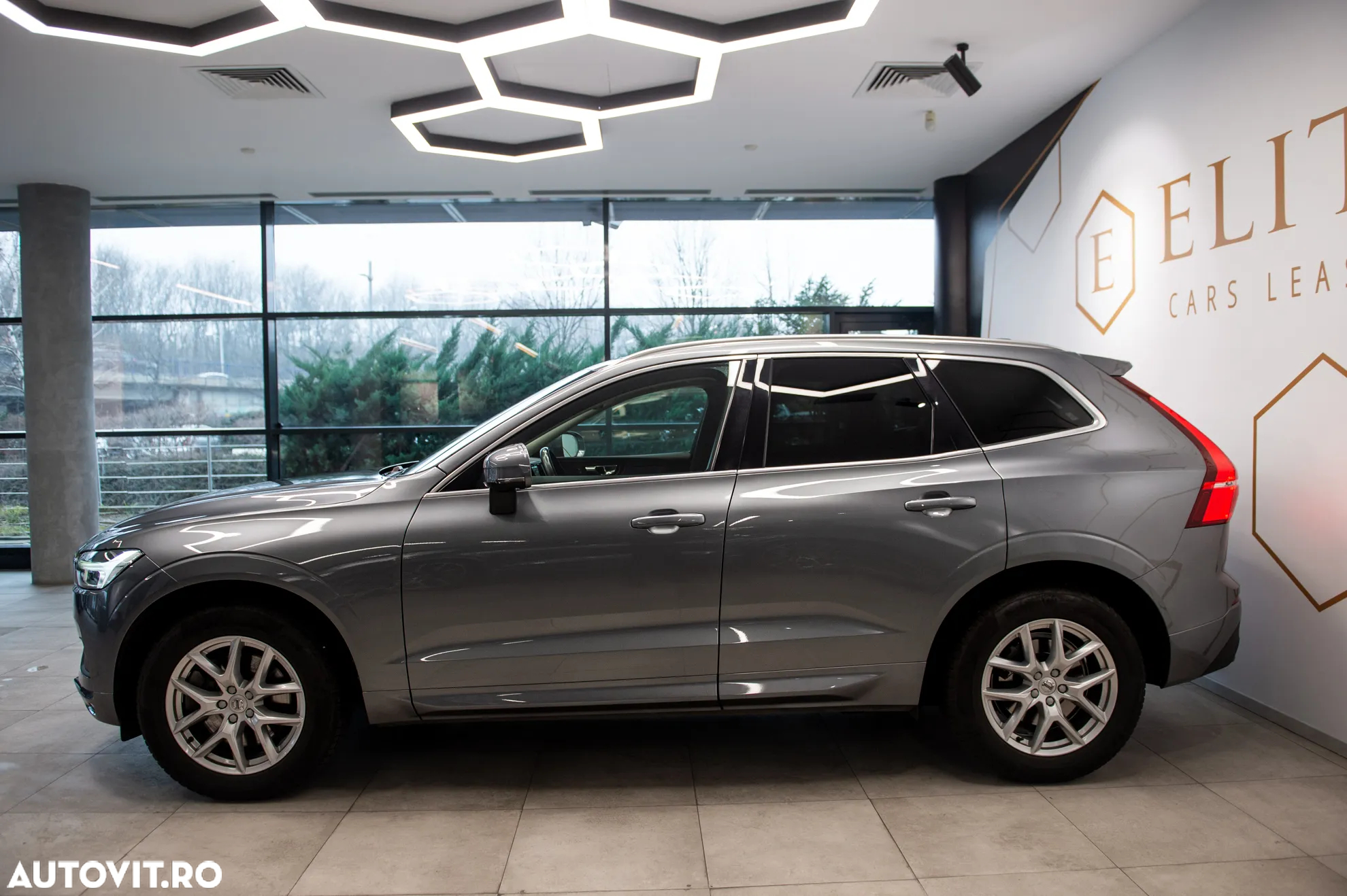 Volvo XC 60 B4 MHEV AWD Momentum Pro - 4