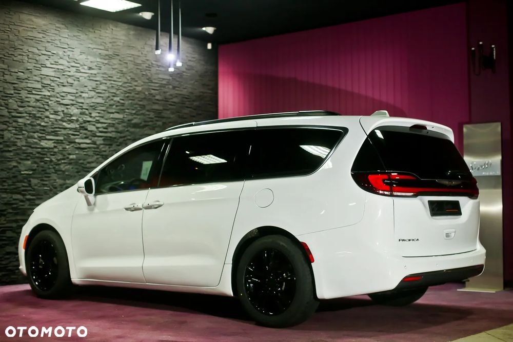 Chrysler Pacifica - 15