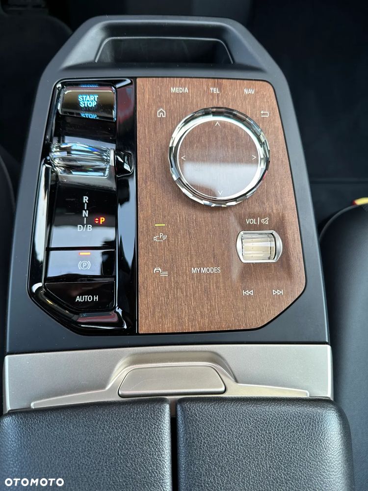 BMW iX xDrive40 76.6kWh Essence - 21