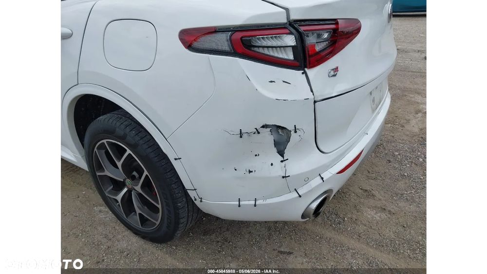 Alfa Romeo Stelvio - 12