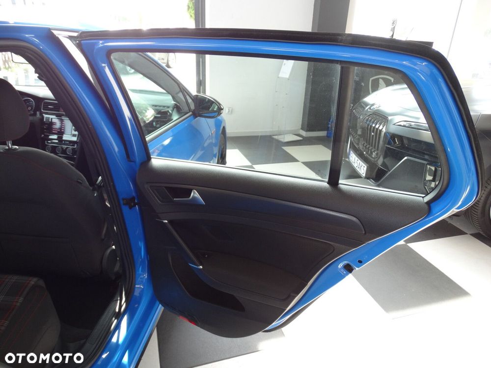 Volkswagen Golf - 35
