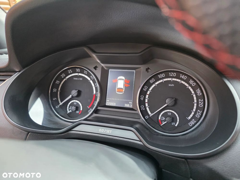 Skoda Octavia 2.0 TDI DSG RS - 17