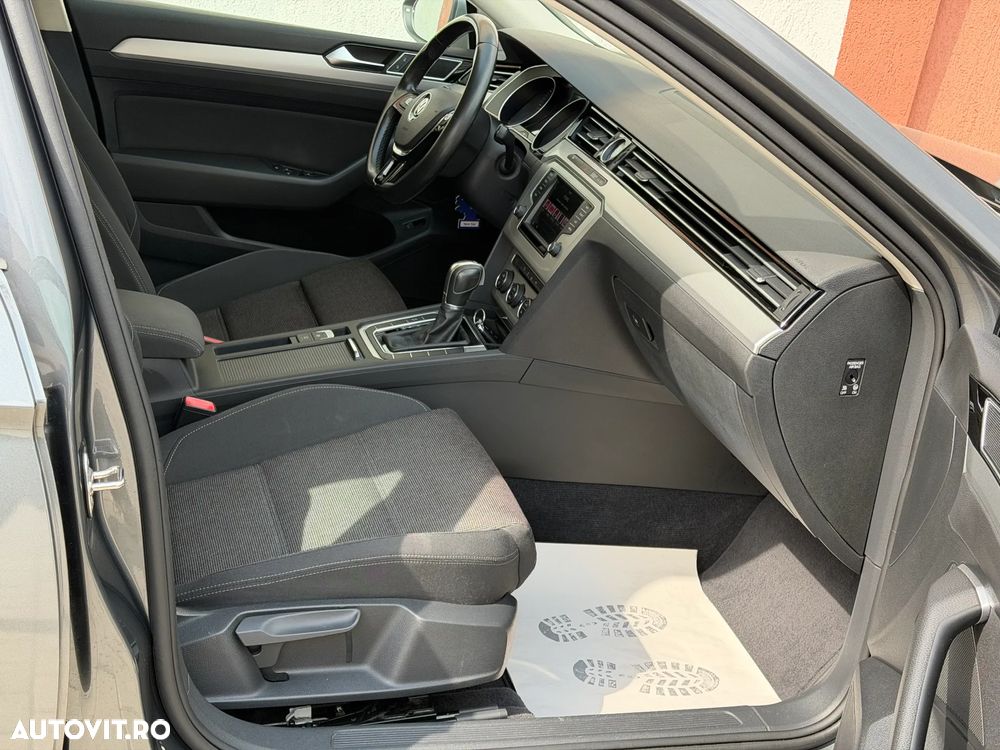 Volkswagen Passat - 35