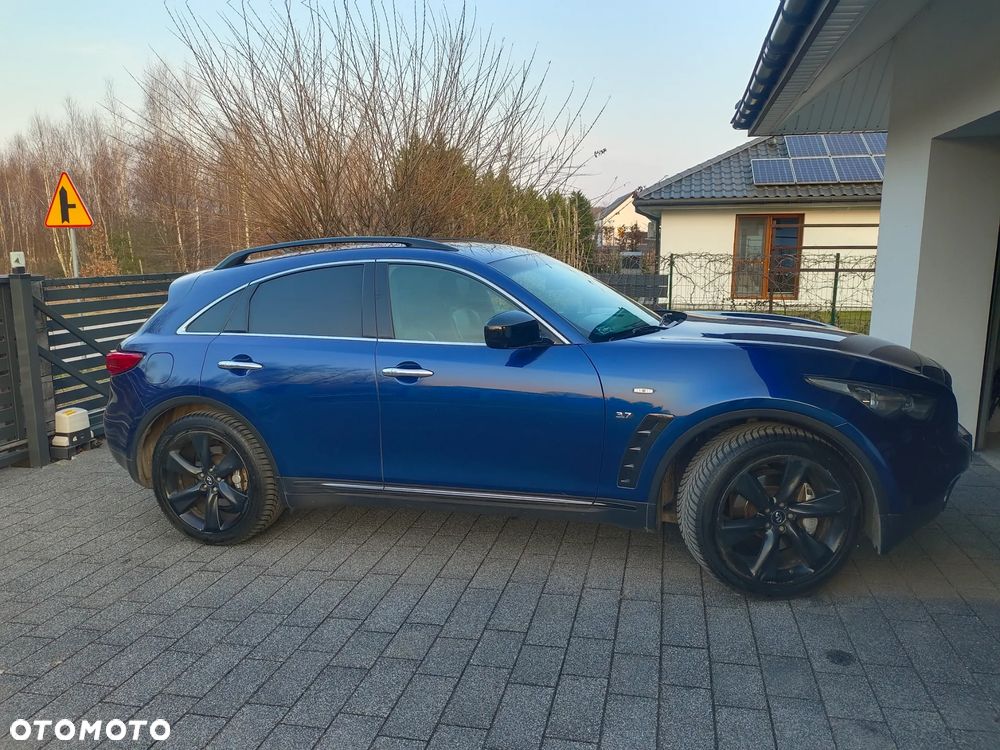 Infiniti QX70 - 1