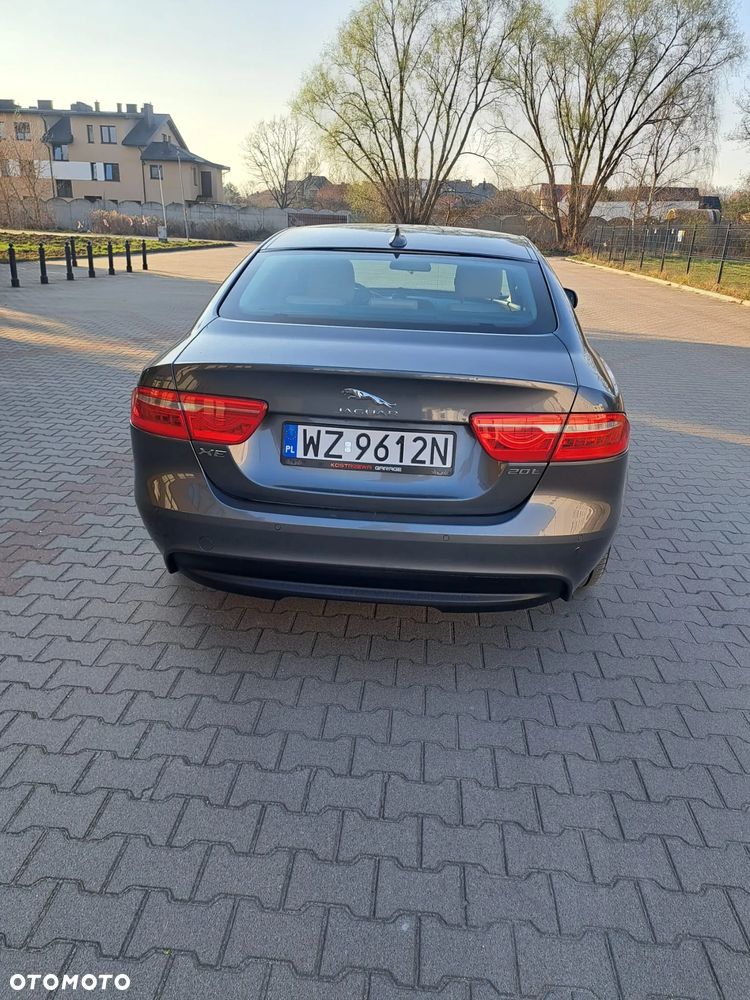 Jaguar XE 2.0 T Prestige - 23