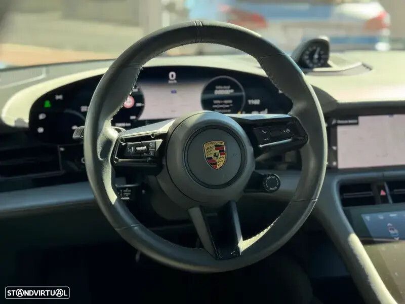 Porsche Taycan Turbo - 11
