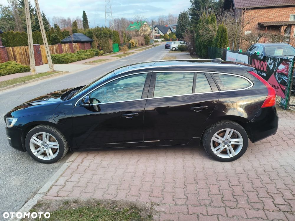 Volvo V60 D6 AWD Plug-in Hybrid R-Design Momentum - 21