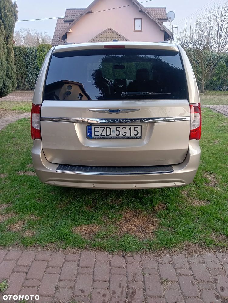 Chrysler Town & Country 3.6 Limited - 8