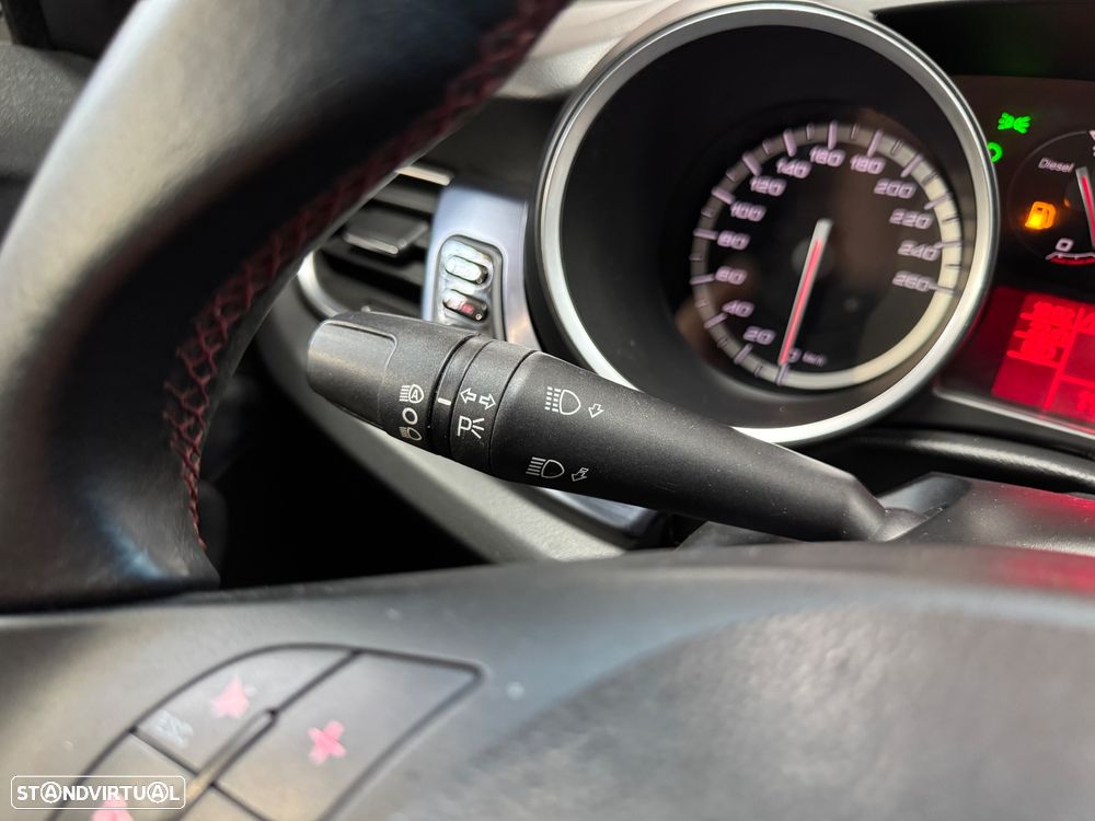 Alfa Romeo Giulietta 1.6 JTDm Veloce - 23