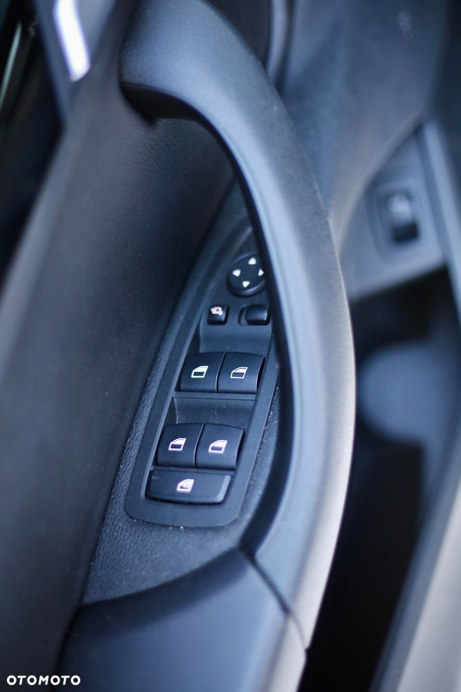 BMW X2 xDrive20i Advantage Plus - 24