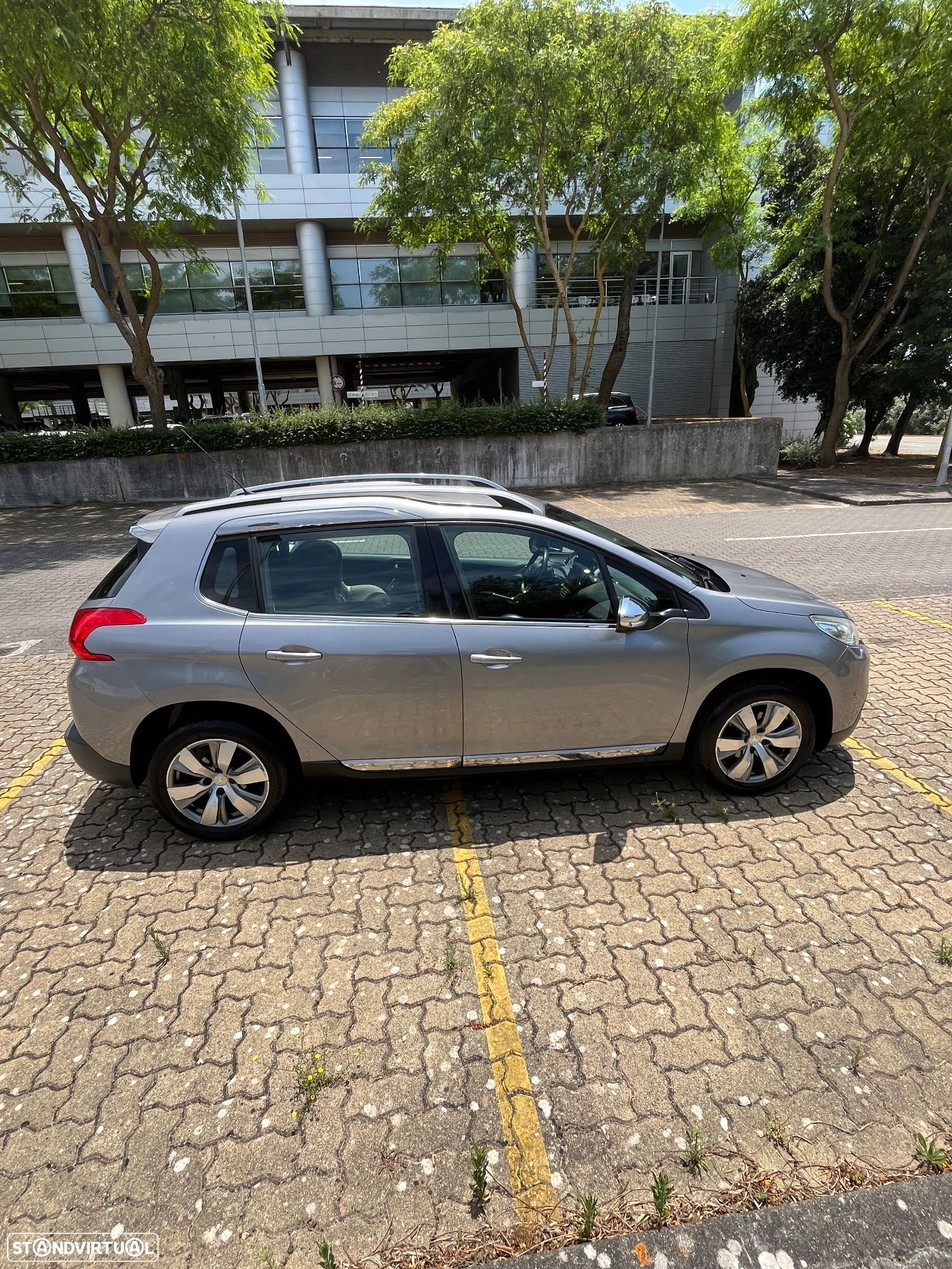 Peugeot 2008 1.2 PureTech Allure - 1