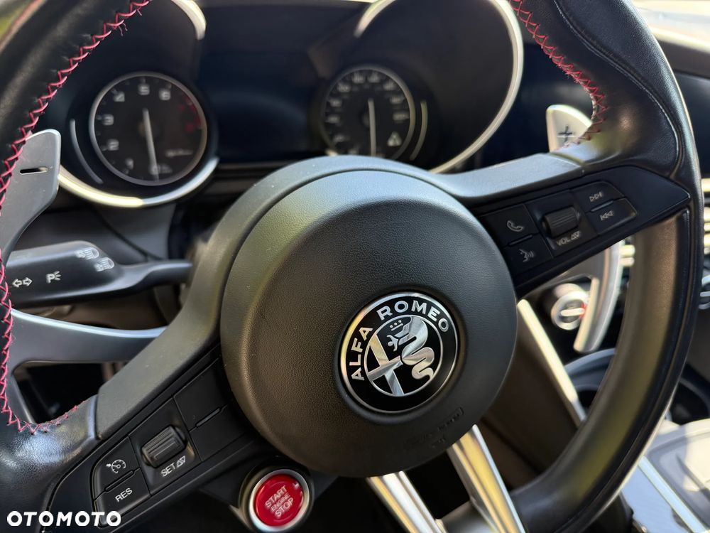 Alfa Romeo Giulia 2.9 Bi Turbo V6 Quadrifoglio - 16