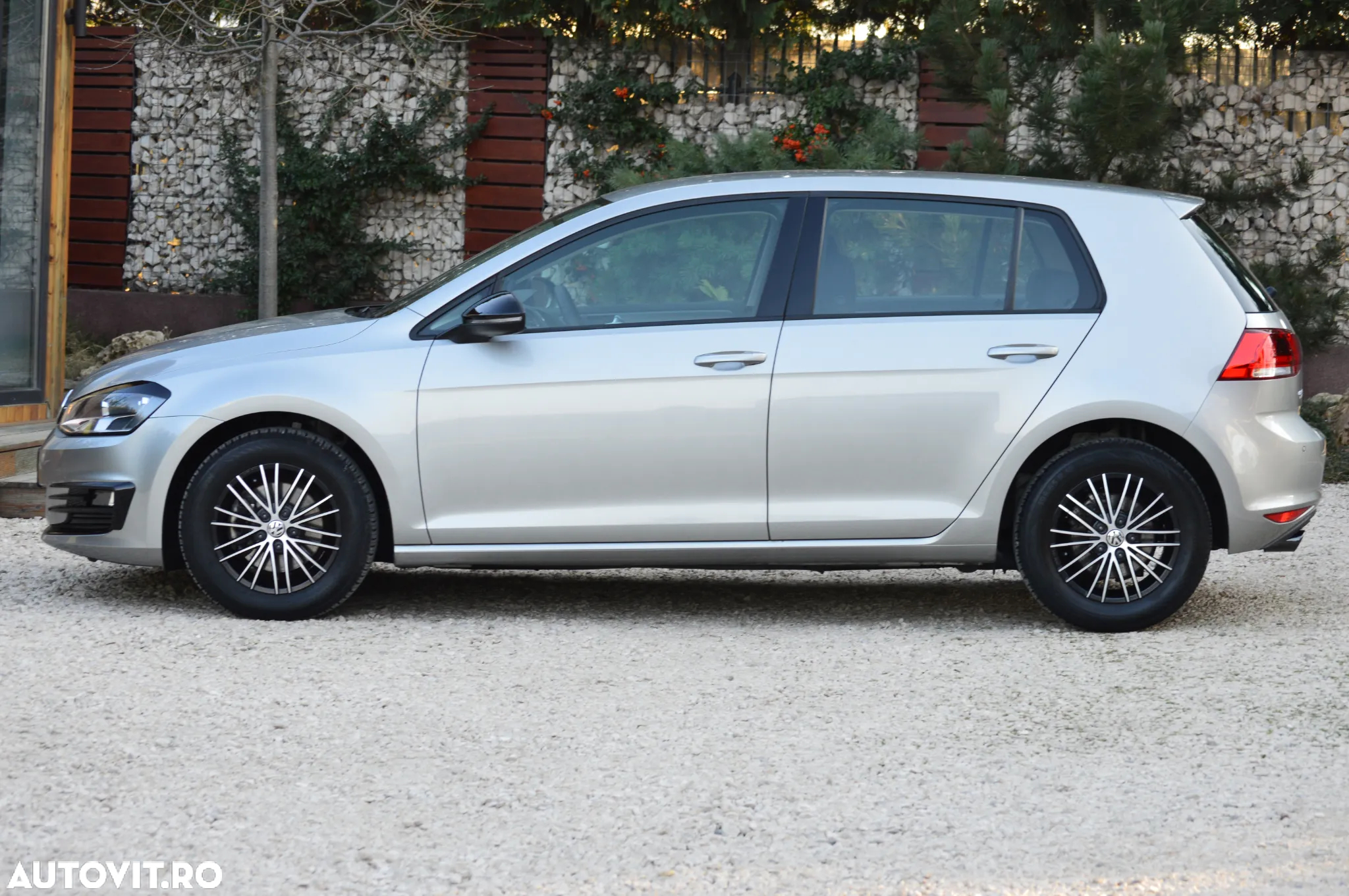 Volkswagen Golf - 24