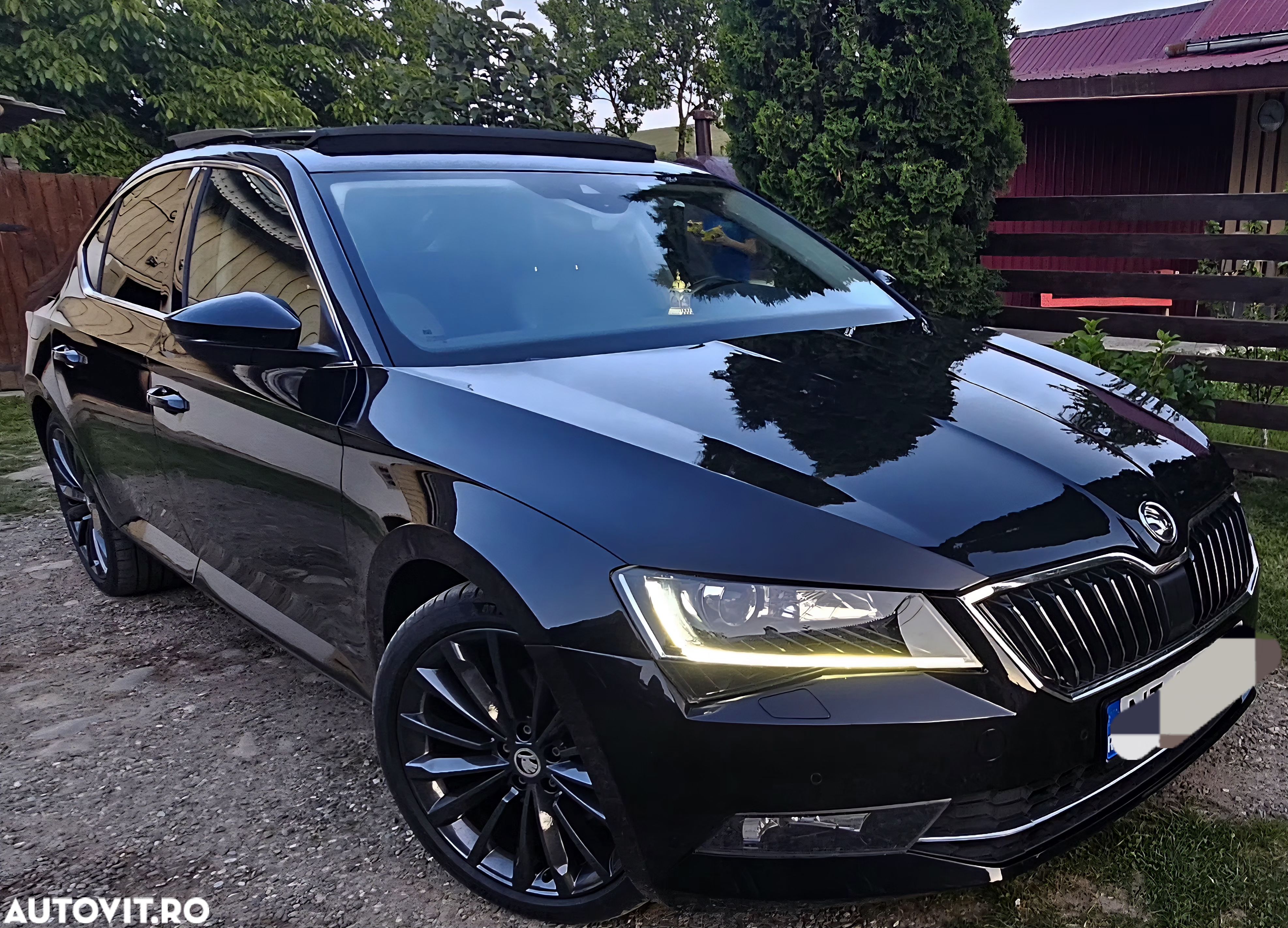 Skoda Superb 2.0 TDI DSG Laurin & Klement - 1