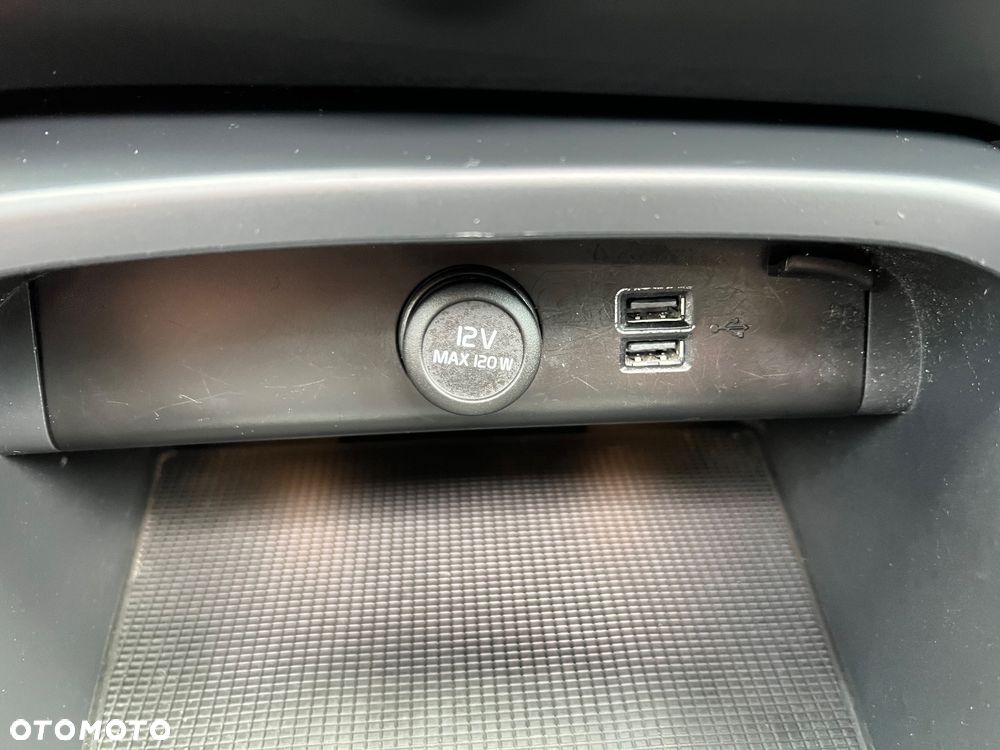 Volvo XC 40 D3 AWD Momentum Pro - 36