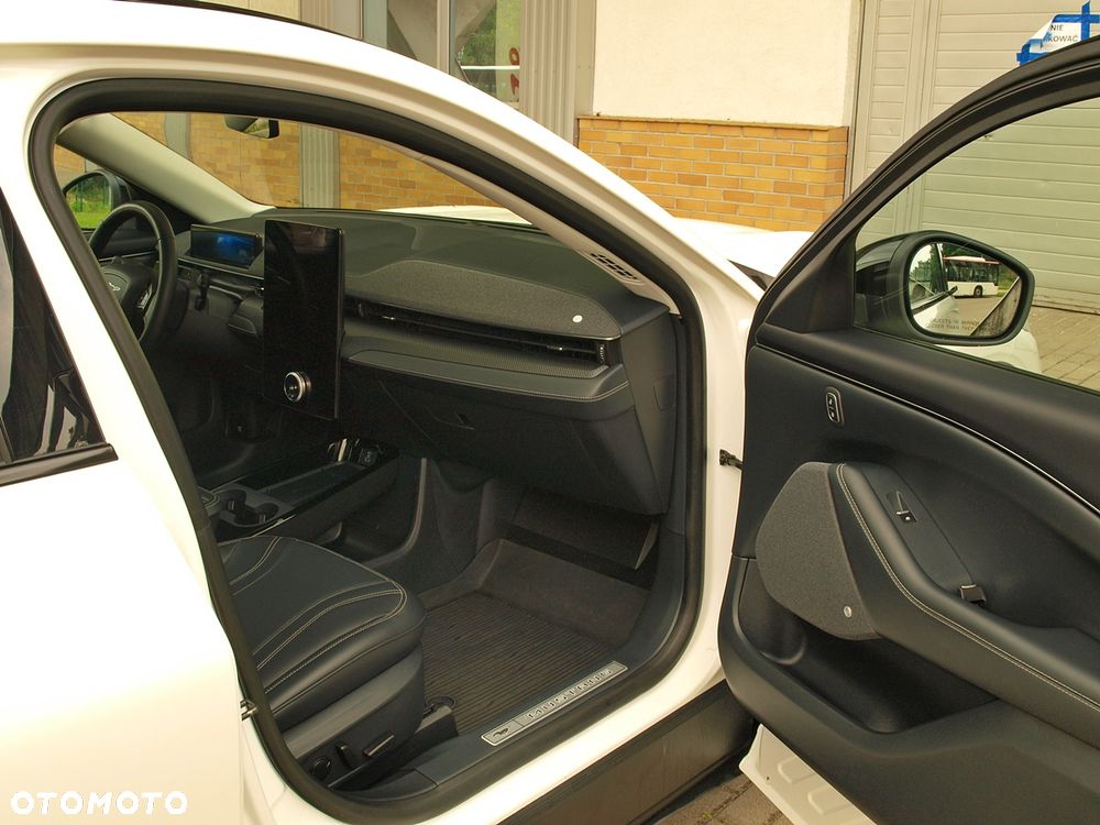 Ford Mustang Mach-E PREMIUM - 22
