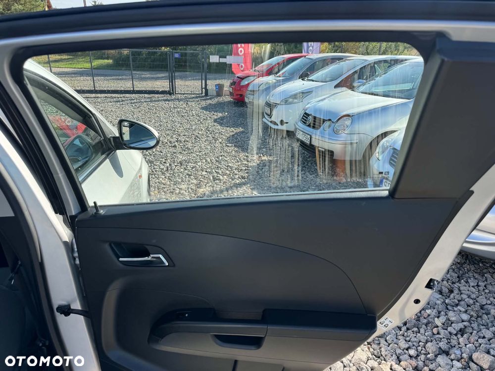 Chevrolet Aveo 1.6 LTZ - 19