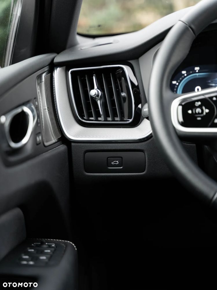 Volvo XC 60 B5 B AWD Plus Dark - 23