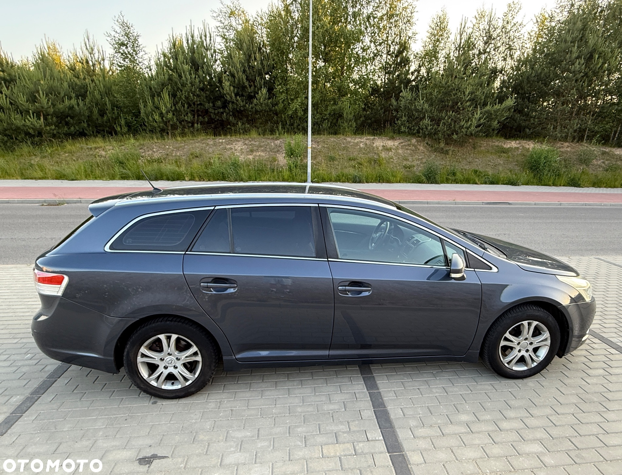 Toyota Avensis 2.0 D-4D Combi Travel - 6