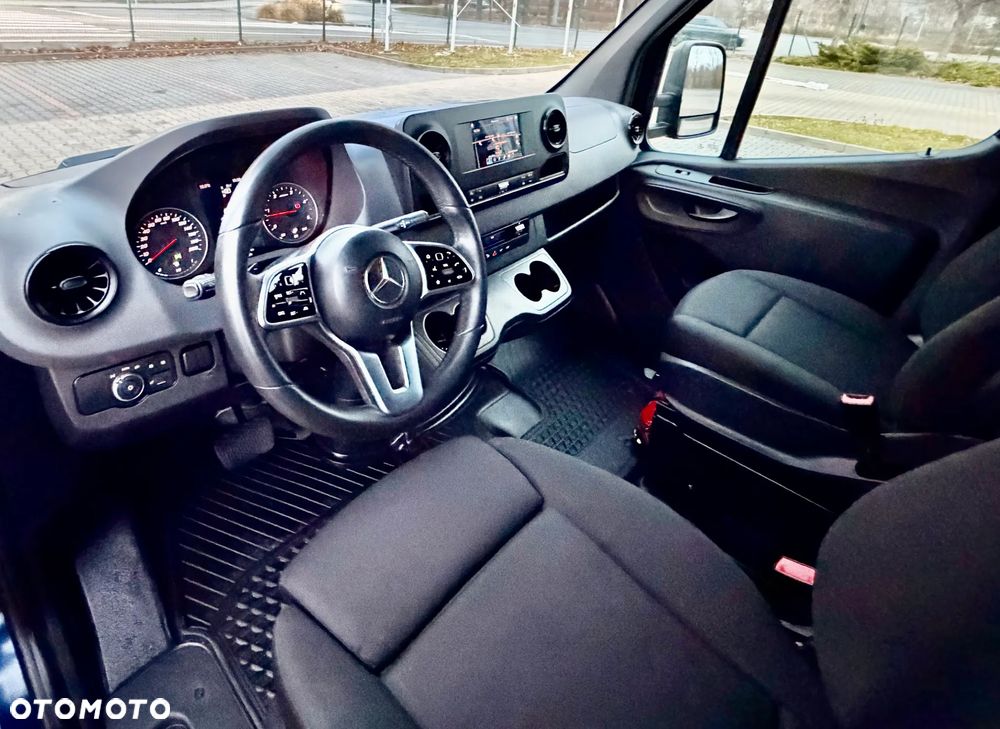Mercedes-Benz Sprinter 319 - 12