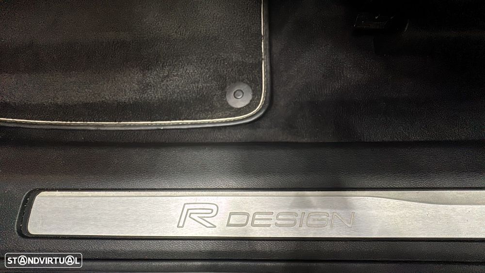 Volvo XC 60 2.0 T8 PHEV R-Design AWD - 17