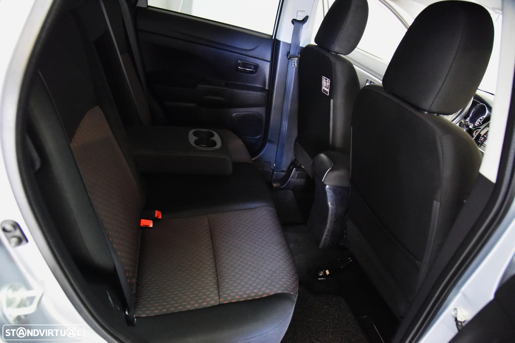 Mitsubishi ASX 1.6 DI-D Intense Black Edition - 28