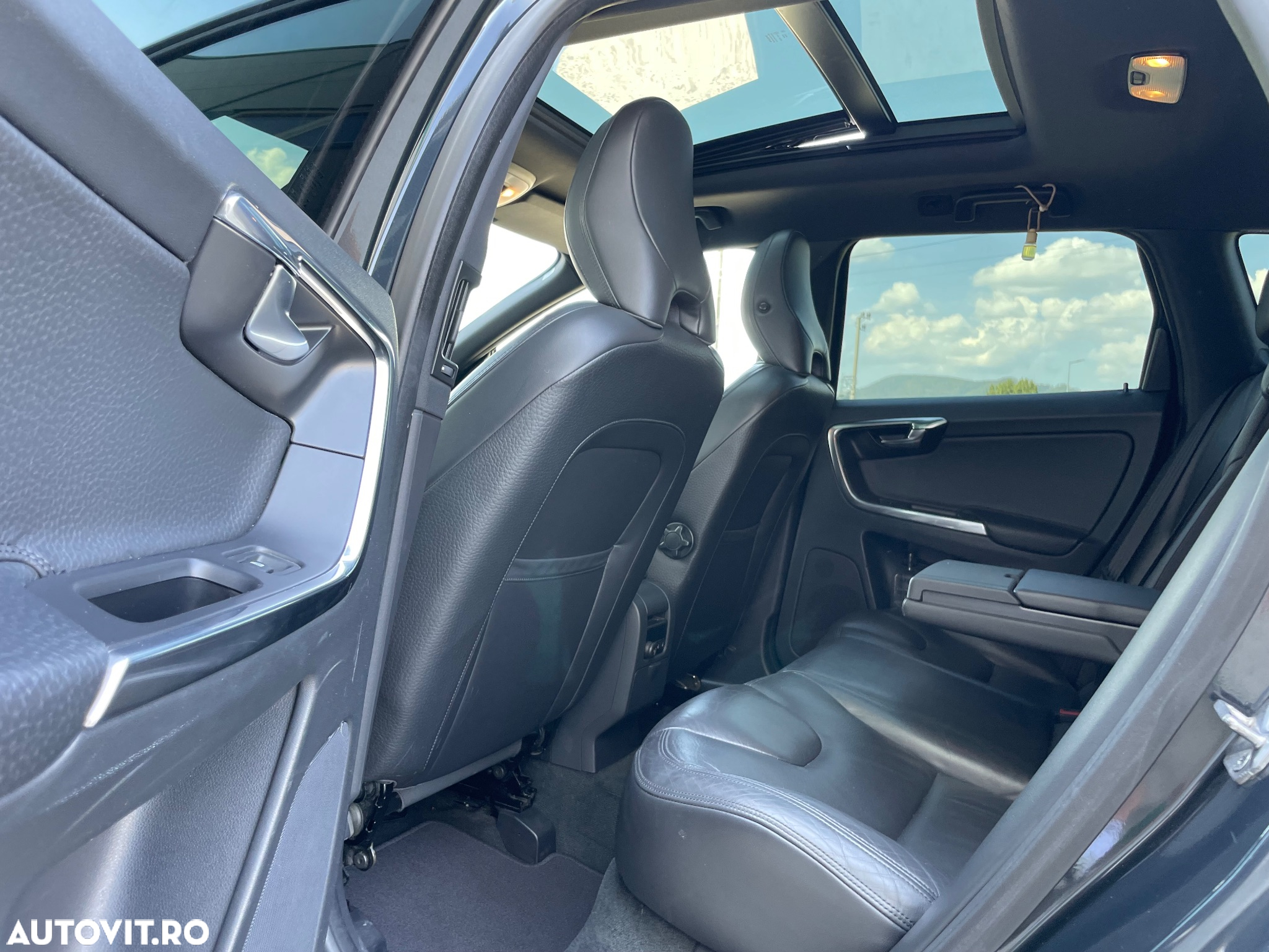 Volvo XC 60 D5 AWD Geartronic Summum - 12