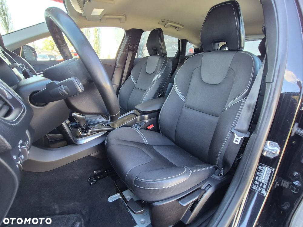 Volvo V40 T3 Geartronic Momentum - 24