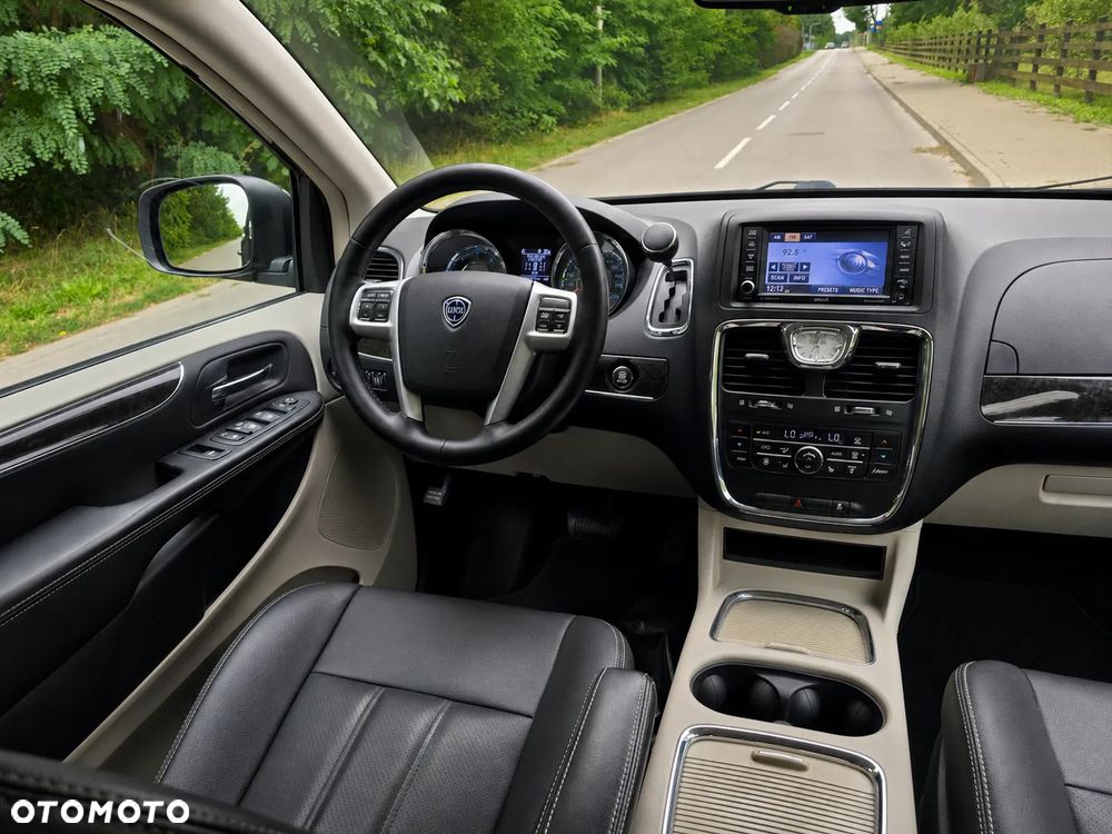 Lancia Voyager 2.8 CRD16v Gold - 28