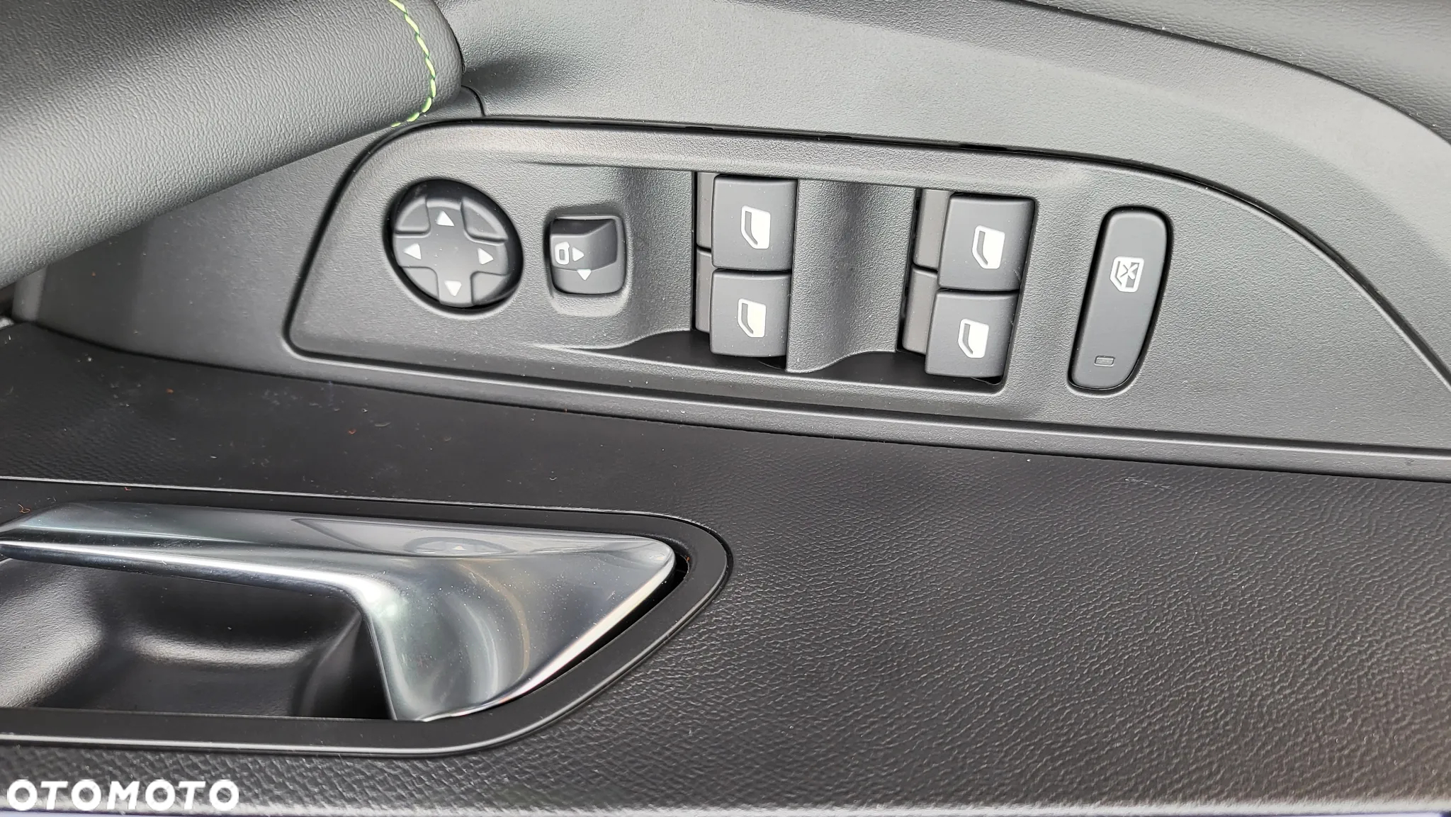Peugeot 2008 PureTech mHEV GT e-DCS6 - 19