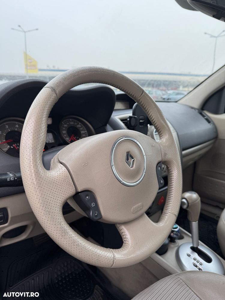 Renault Megane Sedan 1.6 16V Privilege Aut - 5