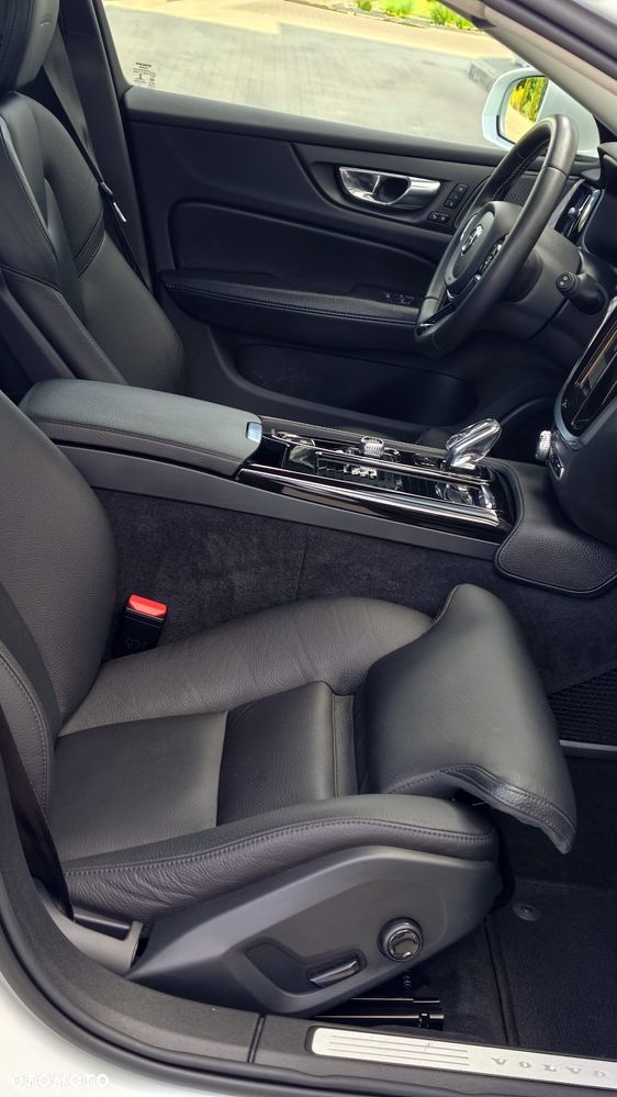 Volvo V60 T6 AWD Recharge Geartronic Inscription - 33