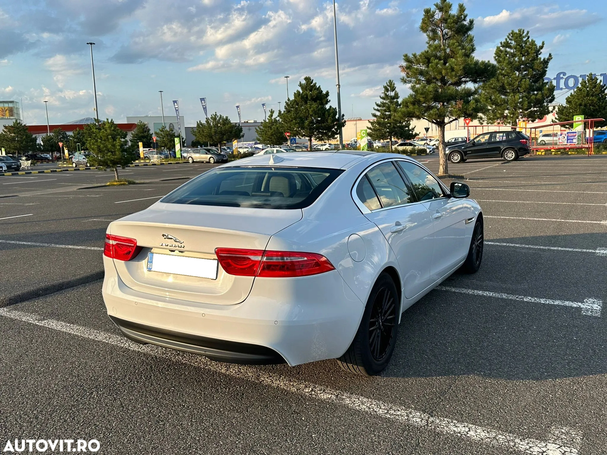 Jaguar XE 2.0 Portfolio - 3