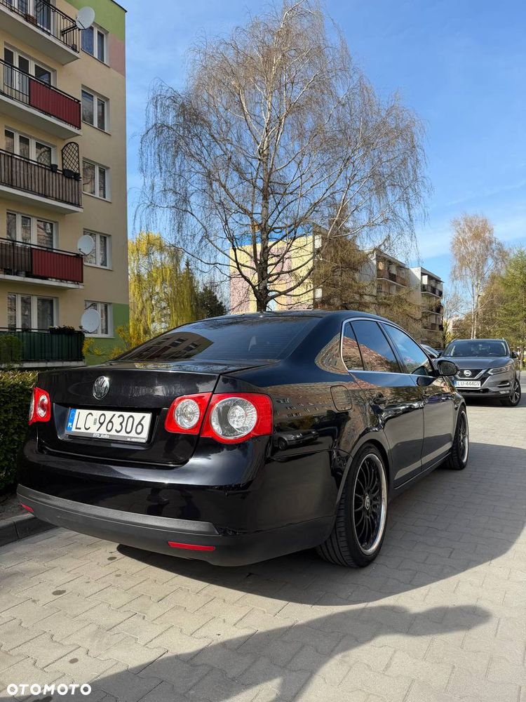 Volkswagen Jetta 2.0 FSI Comfortline - 24