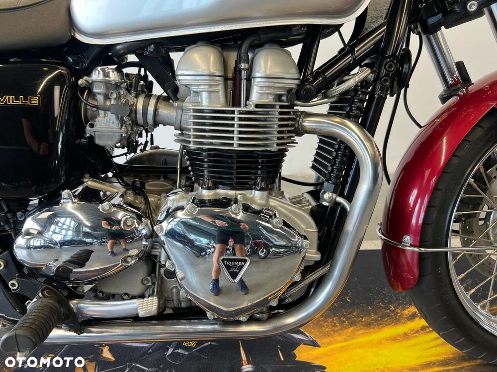 Triumph Bonneville - 7