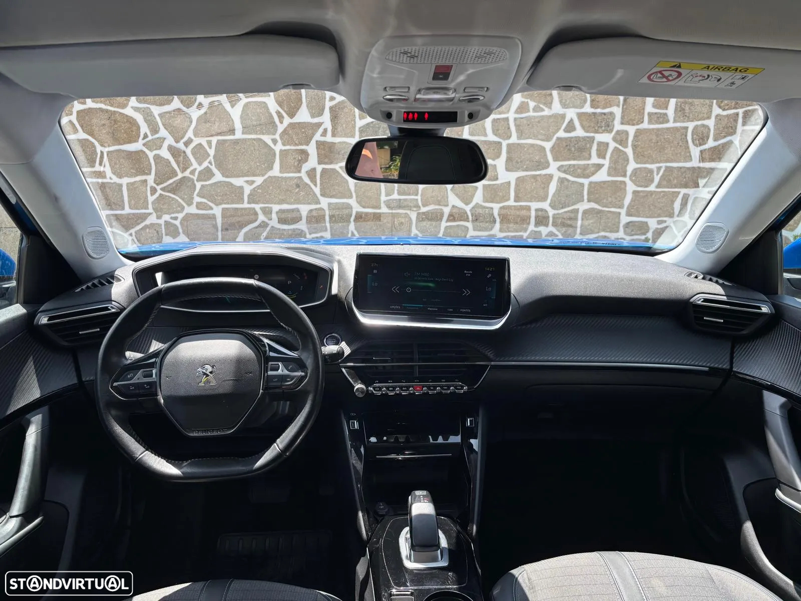 Peugeot e-2008 Allure - 8