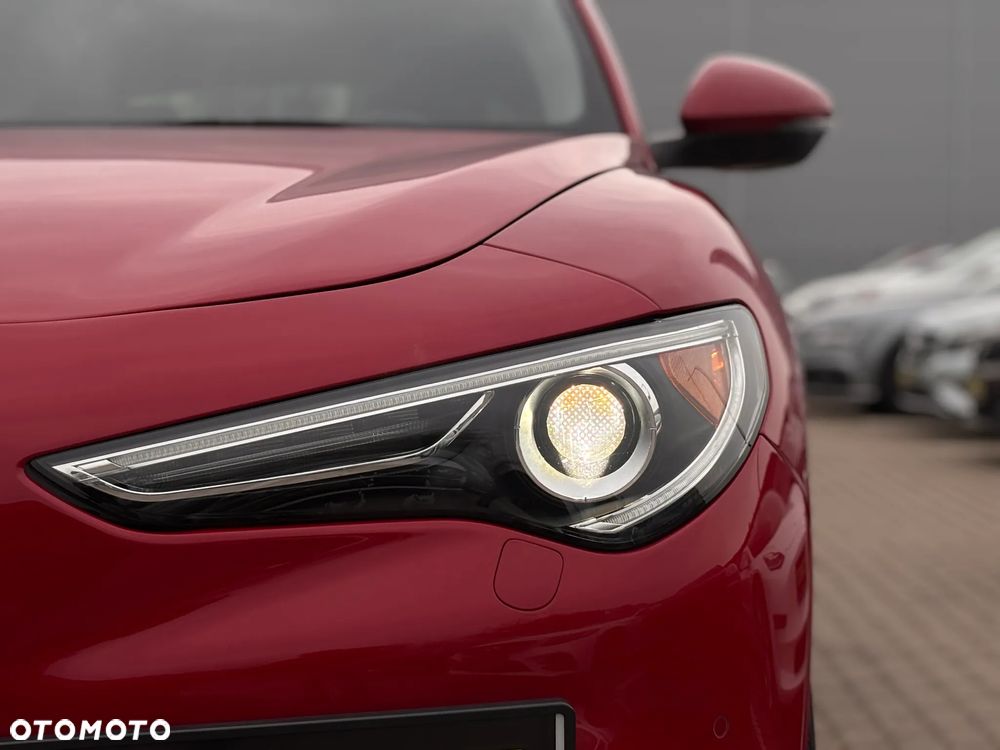 Alfa Romeo Stelvio - 13