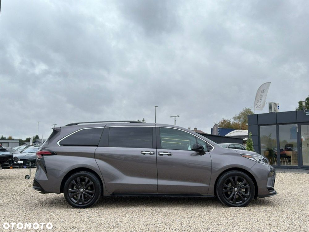 Toyota Sienna - 3