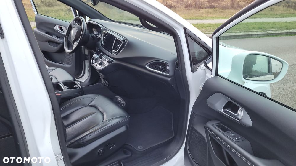 Chrysler Pacifica - 8